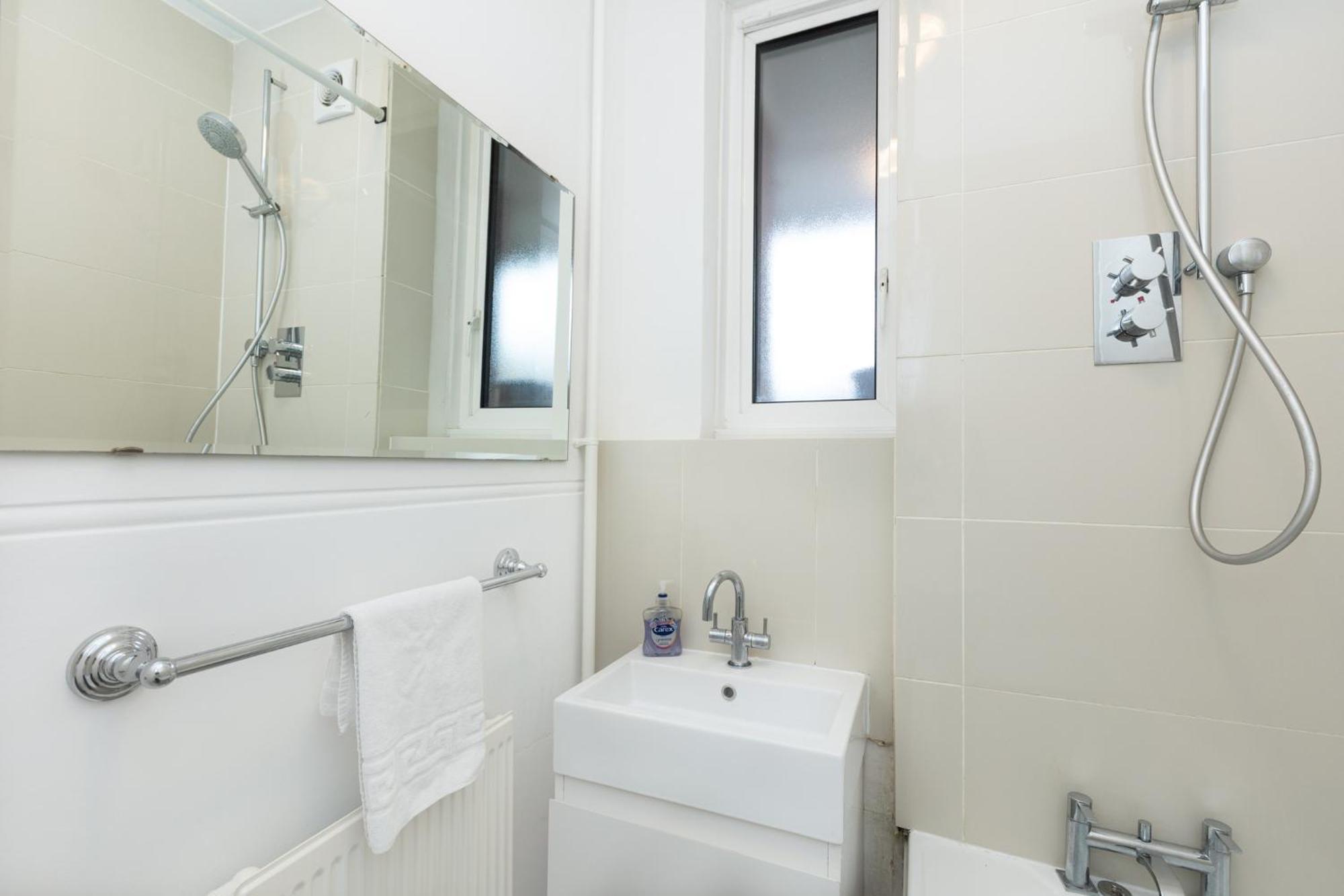 Bright Modern 1 Bedroom Flat, 5 Min To Vauxhall St 런던 외부 사진