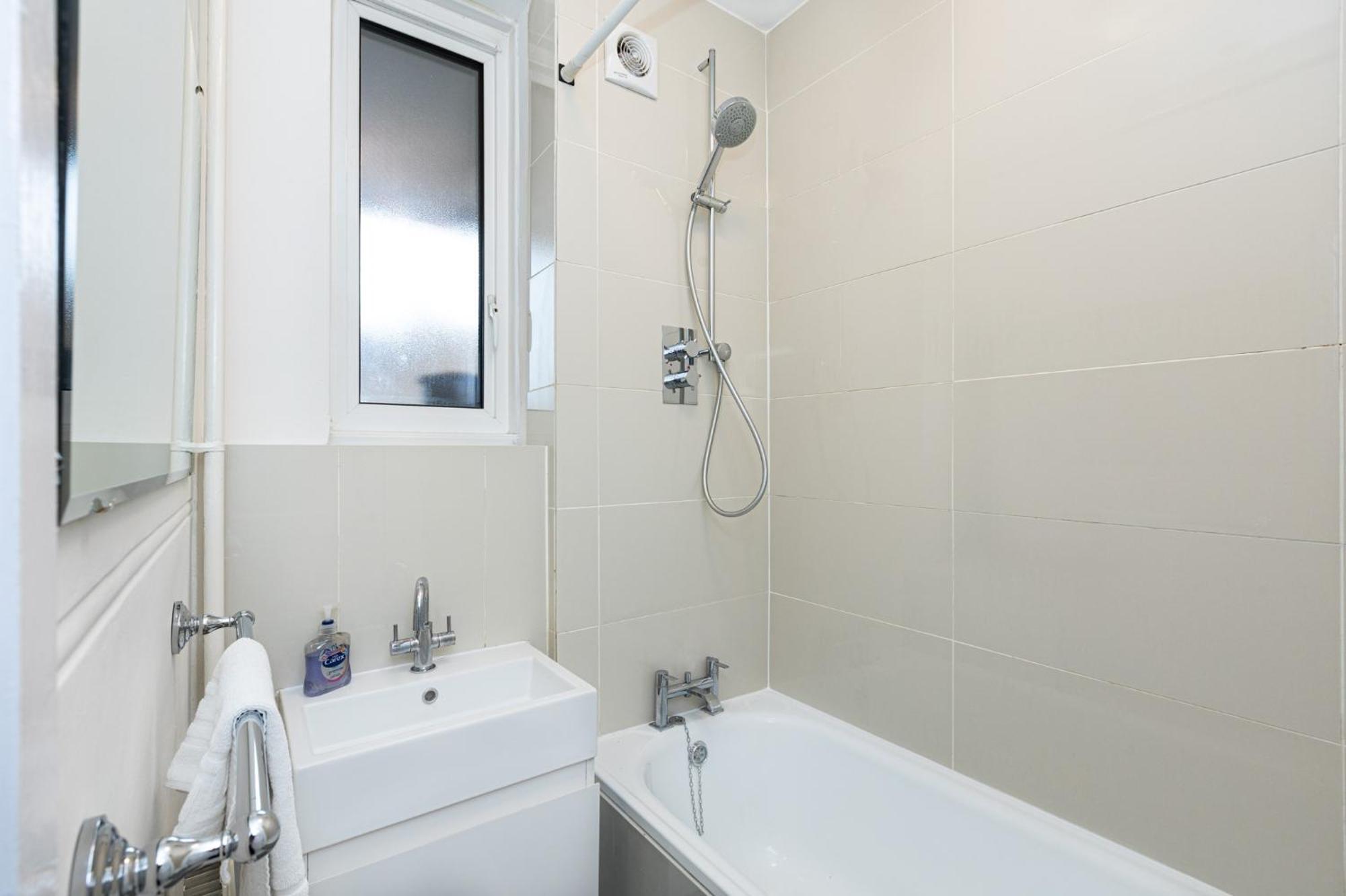 Bright Modern 1 Bedroom Flat, 5 Min To Vauxhall St 런던 외부 사진